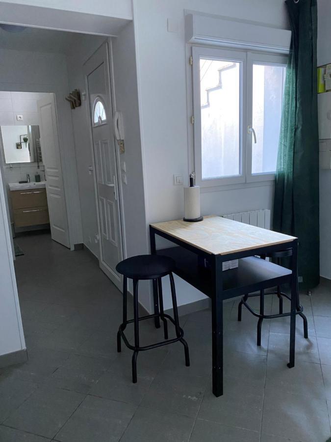 Charmant Appartement A Theme Proche Paris Монтрей Екстериор снимка